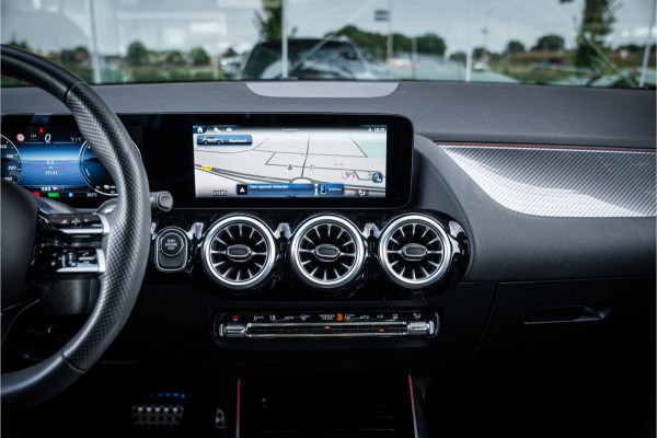 Mercedes-Benz GLA 250 e Star Edition AMG Line ** Panodak ** Keyless ** Camera ** Carplay EV rijbereik tot 70km
