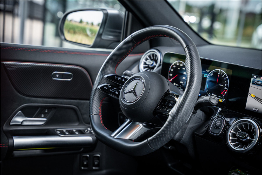 Mercedes-Benz GLA 250 e Star Edition AMG Line ** Panodak ** Keyless ** Camera ** Carplay EV rijbereik tot 70km