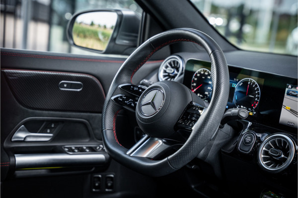 Mercedes-Benz GLA 250 e Star Edition AMG Line ** Panodak ** Keyless ** Camera ** Carplay EV rijbereik tot 70km