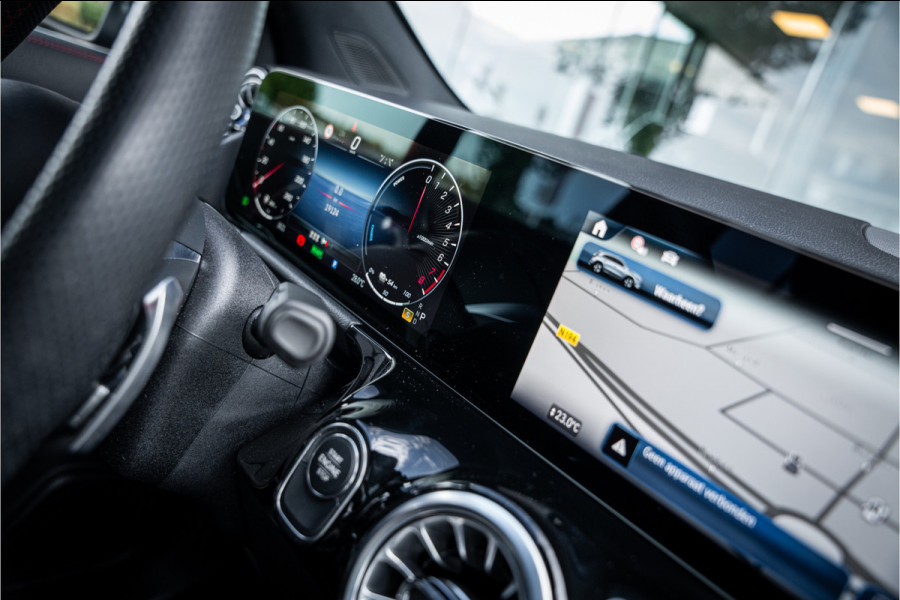 Mercedes-Benz GLA 250 e Star Edition AMG Line ** Panodak ** Keyless ** Camera ** Carplay EV rijbereik tot 70km