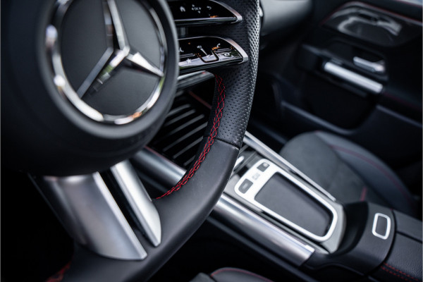 Mercedes-Benz GLA 250 e Star Edition AMG Line ** Panodak ** Keyless ** Camera ** Carplay EV rijbereik tot 70km