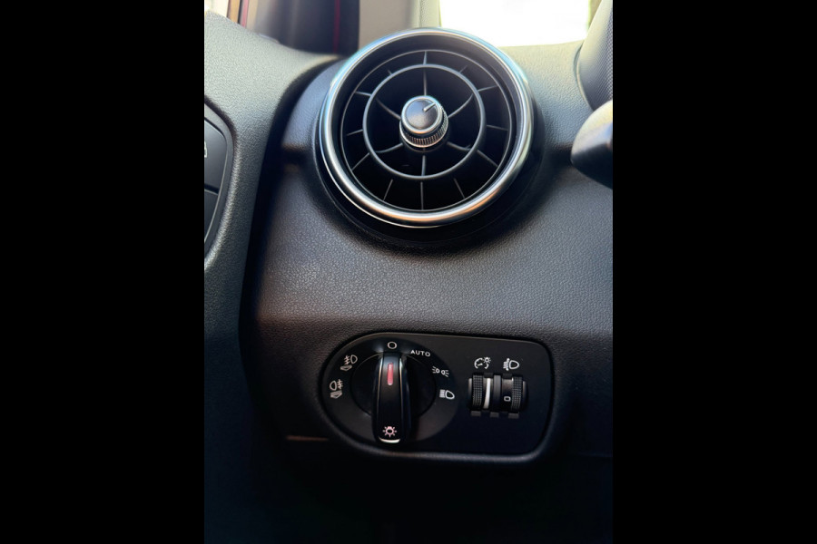Audi A1 Sportback 1.0 TFSI Sport S-Line - Navigatie I Airco I PDC I Sport velgen I Sport stoel / 1/2 Leer I Dealer onderhouden