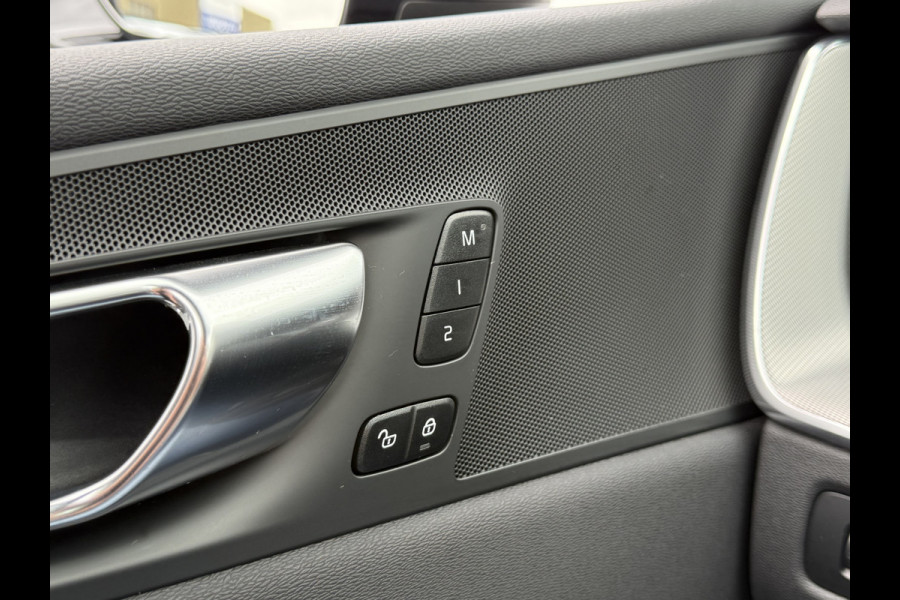 Volvo XC60 2.0 B4 Plus Dark | Pano | Memory | CarPlay | Keyless | 21 inch