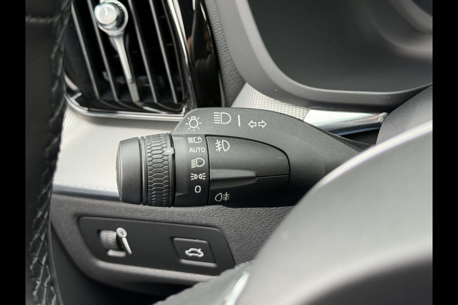 Volvo XC60 2.0 B4 Plus Dark | Pano | Memory | CarPlay | Keyless | 21 inch