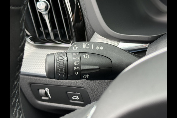 Volvo XC60 2.0 B4 Plus Dark | Pano | Memory | CarPlay | Keyless | 21 inch