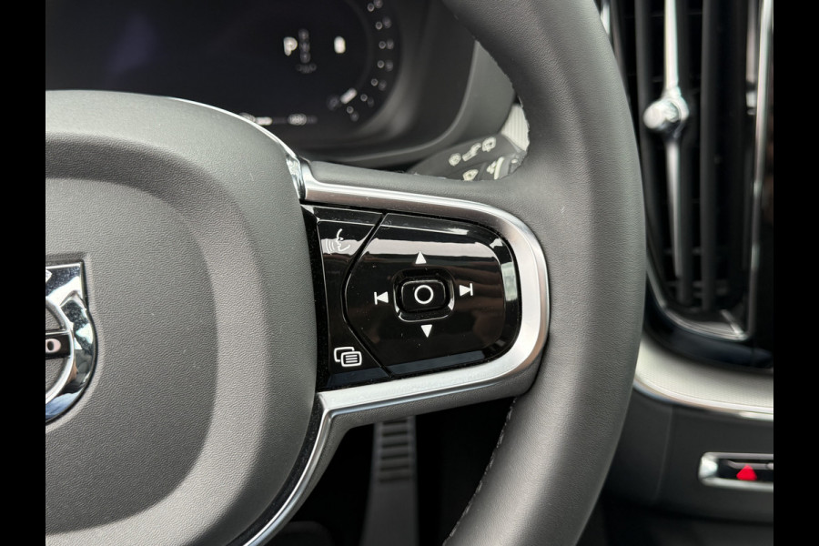Volvo XC60 2.0 B4 Plus Dark | Pano | Memory | CarPlay | Keyless | 21 inch