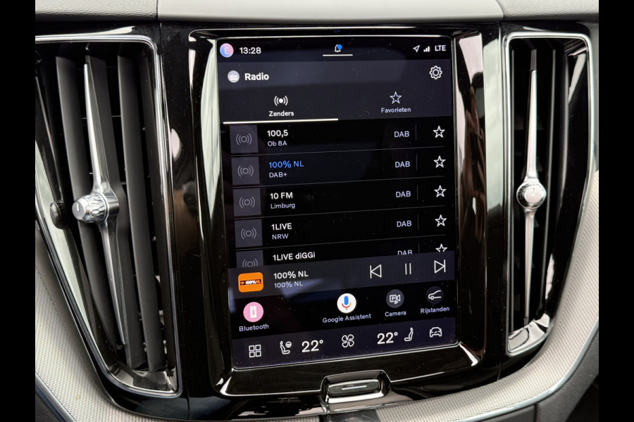 Volvo XC60 2.0 B4 Plus Dark | Pano | Memory | CarPlay | Keyless | 21 inch