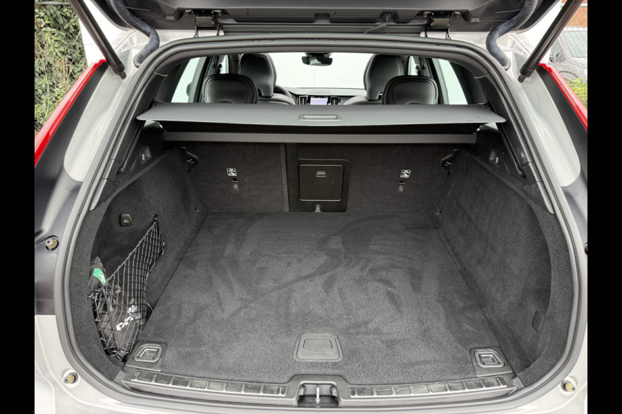 Volvo XC60 2.0 B4 Plus Dark | Pano | Memory | CarPlay | Keyless | 21 inch