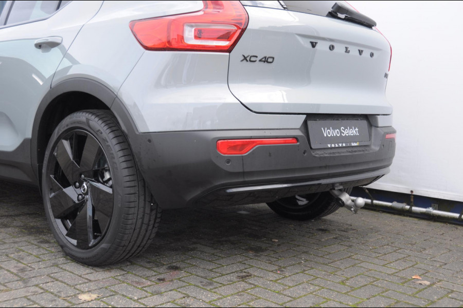 Volvo XC40 B4 211PK Automaat Plus Black Edition / Adaptive cruise control / Trekhaak / Elektrische stoelen / Harman Kardon audio / Pilot assist / BLIS / Stoel en stuur verwarming / Elektrische achterklep / Parkeersensoren met 360 camera / Google infotainment