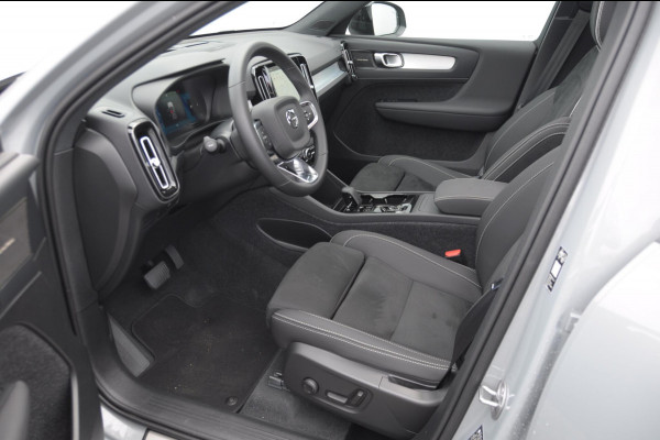 Volvo XC40 B4 211PK Automaat Plus Black Edition / Adaptive cruise control / Trekhaak / Elektrische stoelen / Harman Kardon audio / Pilot assist / BLIS / Stoel en stuur verwarming / Elektrische achterklep / Parkeersensoren met 360 camera / Google infotainment
