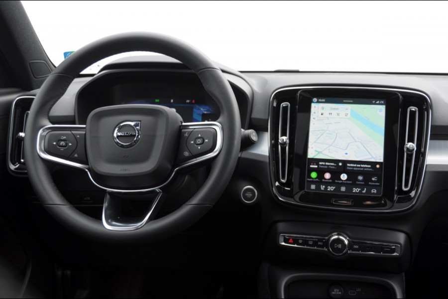 Volvo XC40 B4 211PK Automaat Plus Black Edition / Adaptive cruise control / Trekhaak / Elektrische stoelen / Harman Kardon audio / Pilot assist / BLIS / Stoel en stuur verwarming / Elektrische achterklep / Parkeersensoren met 360 camera / Google infotainment