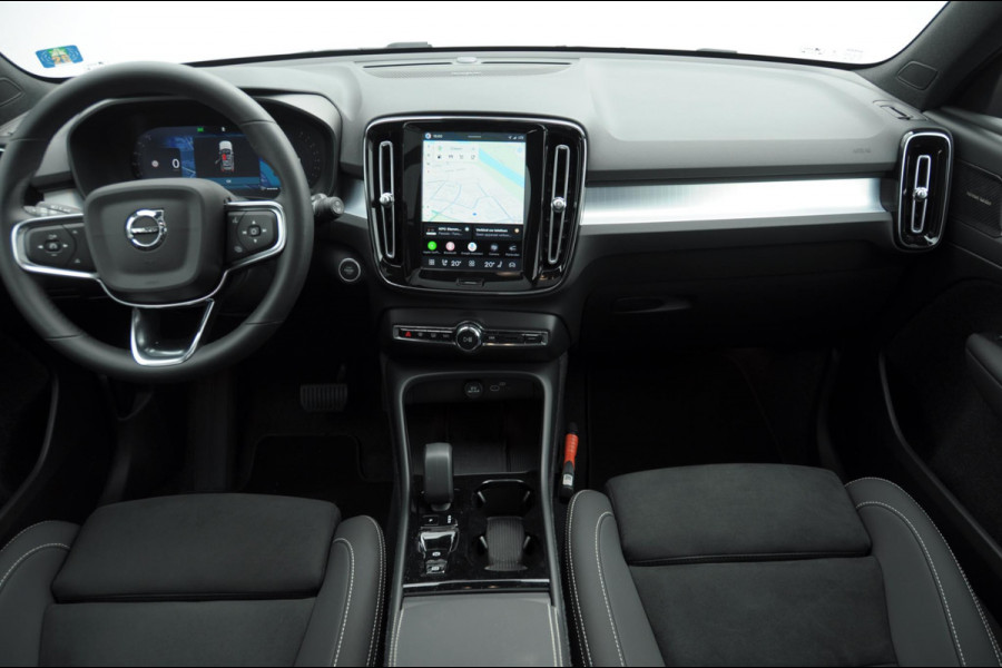 Volvo XC40 B4 211PK Automaat Plus Black Edition / Adaptive cruise control / Trekhaak / Elektrische stoelen / Harman Kardon audio / Pilot assist / BLIS / Stoel en stuur verwarming / Elektrische achterklep / Parkeersensoren met 360 camera / Google infotainment
