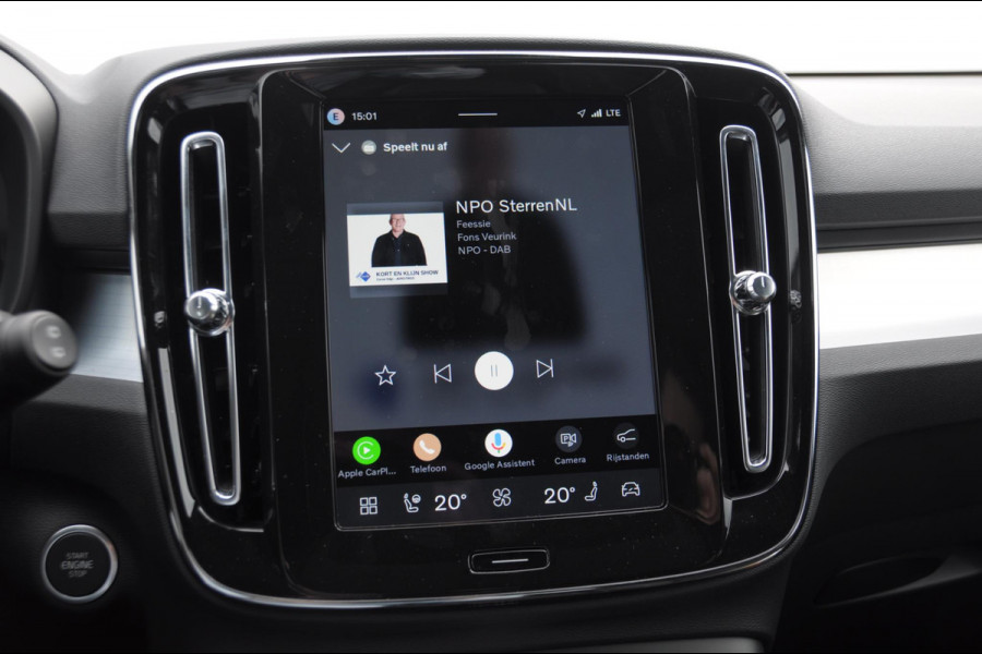 Volvo XC40 B4 211PK Automaat Plus Black Edition / Adaptive cruise control / Trekhaak / Elektrische stoelen / Harman Kardon audio / Pilot assist / BLIS / Stoel en stuur verwarming / Elektrische achterklep / Parkeersensoren met 360 camera / Google infotainment