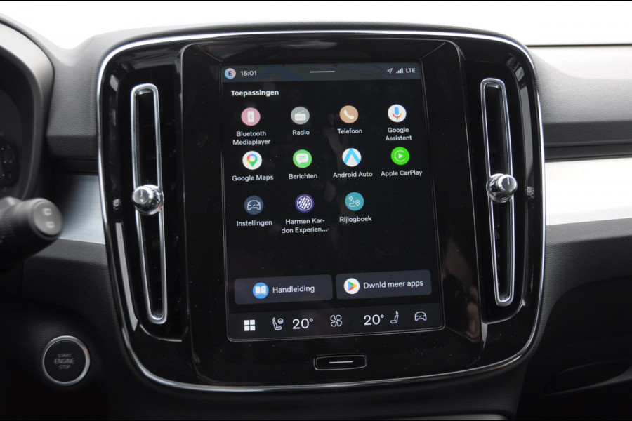 Volvo XC40 B4 211PK Automaat Plus Black Edition / Adaptive cruise control / Trekhaak / Elektrische stoelen / Harman Kardon audio / Pilot assist / BLIS / Stoel en stuur verwarming / Elektrische achterklep / Parkeersensoren met 360 camera / Google infotainment