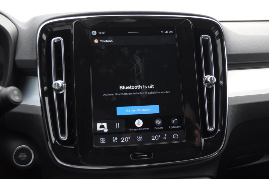 Volvo XC40 B4 211PK Automaat Plus Black Edition / Adaptive cruise control / Trekhaak / Elektrische stoelen / Harman Kardon audio / Pilot assist / BLIS / Stoel en stuur verwarming / Elektrische achterklep / Parkeersensoren met 360 camera / Google infotainment