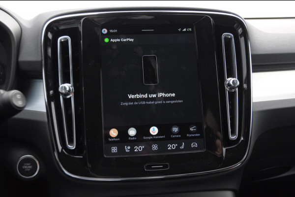 Volvo XC40 B4 211PK Automaat Plus Black Edition / Adaptive cruise control / Trekhaak / Elektrische stoelen / Harman Kardon audio / Pilot assist / BLIS / Stoel en stuur verwarming / Elektrische achterklep / Parkeersensoren met 360 camera / Google infotainment