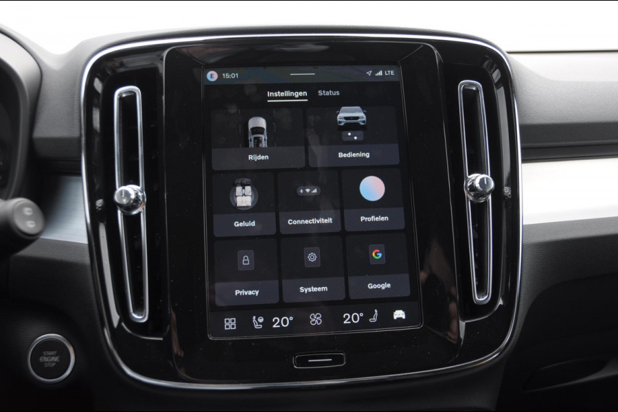 Volvo XC40 B4 211PK Automaat Plus Black Edition / Adaptive cruise control / Trekhaak / Elektrische stoelen / Harman Kardon audio / Pilot assist / BLIS / Stoel en stuur verwarming / Elektrische achterklep / Parkeersensoren met 360 camera / Google infotainment