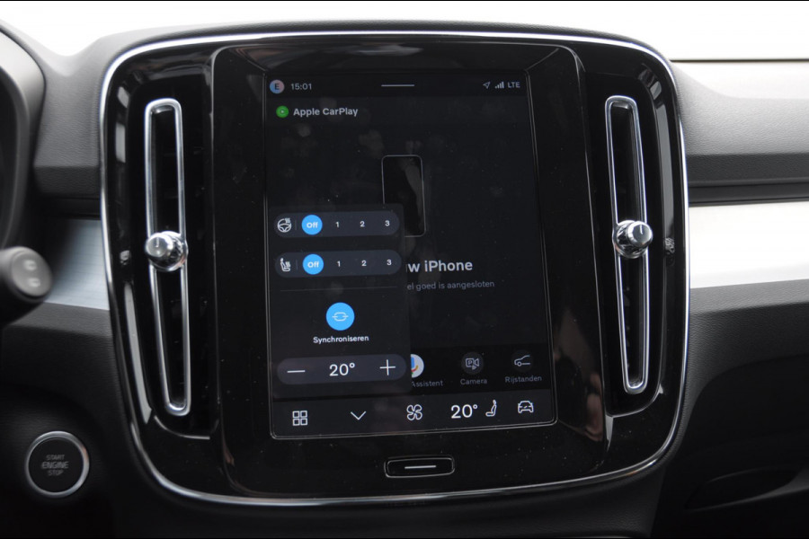 Volvo XC40 B4 211PK Automaat Plus Black Edition / Adaptive cruise control / Trekhaak / Elektrische stoelen / Harman Kardon audio / Pilot assist / BLIS / Stoel en stuur verwarming / Elektrische achterklep / Parkeersensoren met 360 camera / Google infotainment
