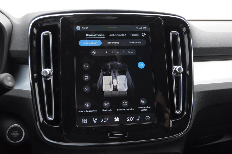 Volvo XC40 B4 211PK Automaat Plus Black Edition / Adaptive cruise control / Trekhaak / Elektrische stoelen / Harman Kardon audio / Pilot assist / BLIS / Stoel en stuur verwarming / Elektrische achterklep / Parkeersensoren met 360 camera / Google infotainment