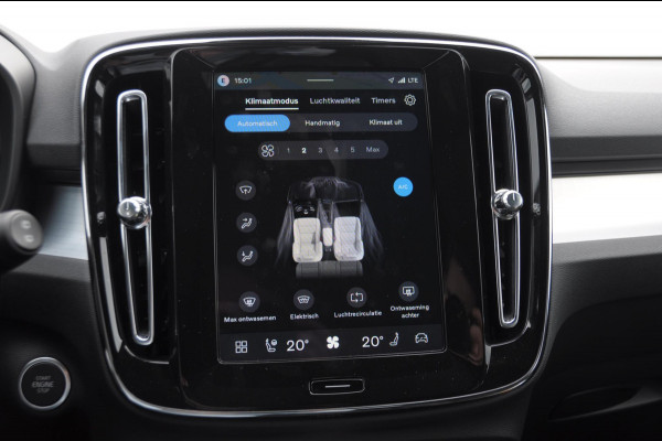 Volvo XC40 B4 211PK Automaat Plus Black Edition / Adaptive cruise control / Trekhaak / Elektrische stoelen / Harman Kardon audio / Pilot assist / BLIS / Stoel en stuur verwarming / Elektrische achterklep / Parkeersensoren met 360 camera / Google infotainment