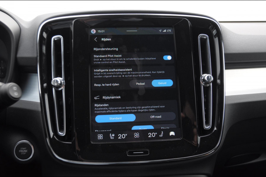 Volvo XC40 B4 211PK Automaat Plus Black Edition / Adaptive cruise control / Trekhaak / Elektrische stoelen / Harman Kardon audio / Pilot assist / BLIS / Stoel en stuur verwarming / Elektrische achterklep / Parkeersensoren met 360 camera / Google infotainment