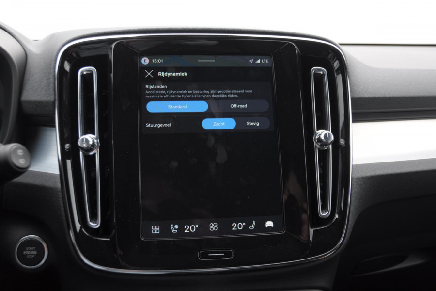 Volvo XC40 B4 211PK Automaat Plus Black Edition / Adaptive cruise control / Trekhaak / Elektrische stoelen / Harman Kardon audio / Pilot assist / BLIS / Stoel en stuur verwarming / Elektrische achterklep / Parkeersensoren met 360 camera / Google infotainment