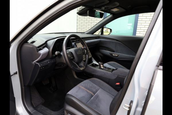 Lexus LBX 1.5 Cool 2WD | Carplay | Memory Seat | Leder/Suede
