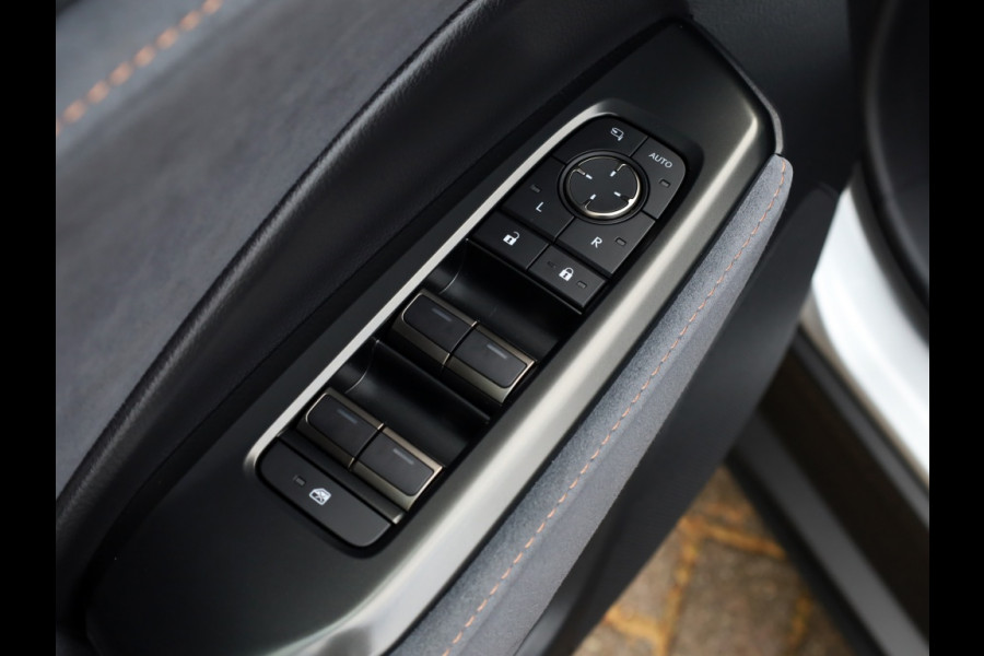 Lexus LBX 1.5 Cool 2WD | Carplay | Memory Seat | Leder/Suede