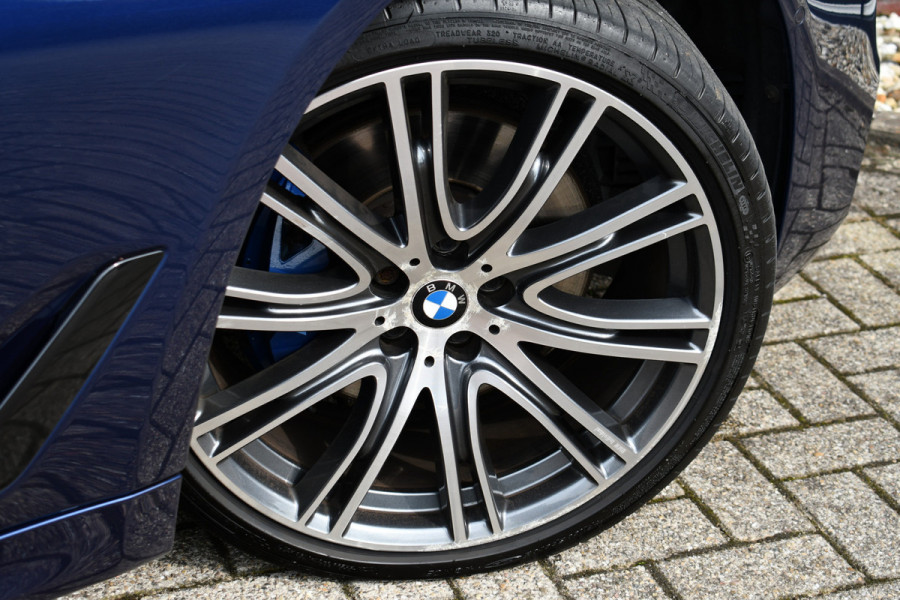BMW 5 Serie Touring 530i xDrive 252pk M-Sport Pano Nightv ACC HUD 20inch 360