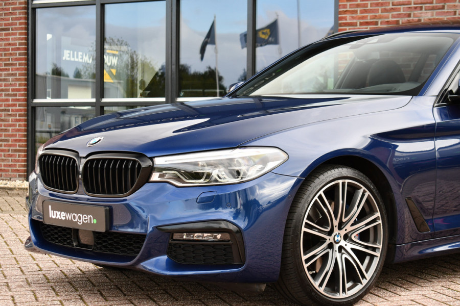 BMW 5 Serie Touring 530i xDrive 252pk M-Sport Pano Nightv ACC HUD 20inch 360