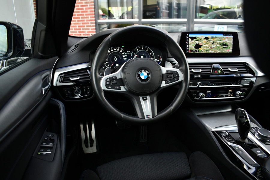 BMW 5 Serie Touring 530i xDrive 252pk M-Sport Pano Nightv ACC HUD 20inch 360