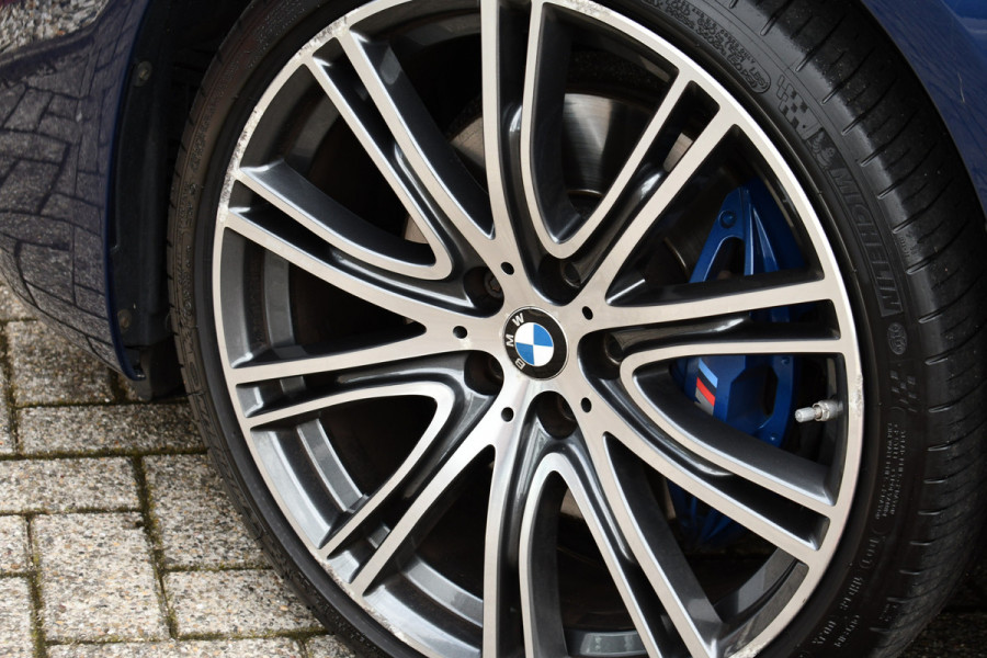 BMW 5 Serie Touring 530i xDrive 252pk M-Sport Pano Nightv ACC HUD 20inch 360