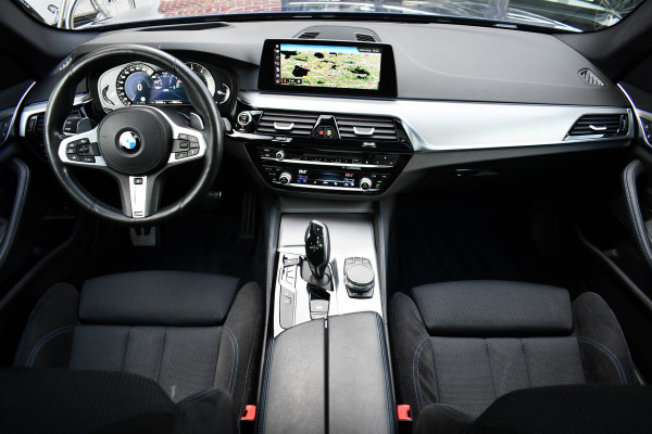 BMW 5 Serie Touring 530i xDrive 252pk M-Sport Pano Nightv ACC HUD 20inch 360