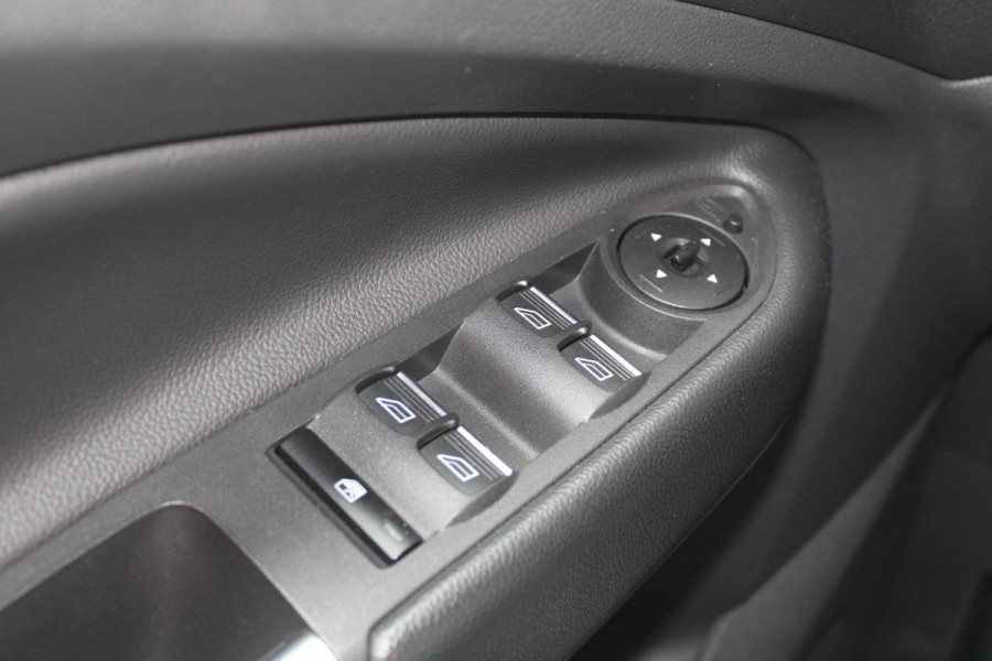 Ford Kuga 1.5 EcoBoost Titanium | Wegklapbare Trekhaak | Stoelverwarming | Cruise Control | Navigatie | Parkeersensoren |