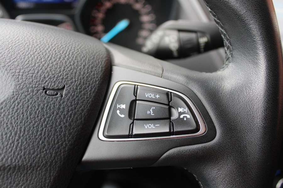Ford Kuga 1.5 EcoBoost Titanium | Wegklapbare Trekhaak | Stoelverwarming | Cruise Control | Navigatie | Parkeersensoren |