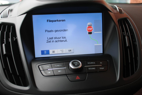 Ford Kuga 1.5 EcoBoost Titanium | Wegklapbare Trekhaak | Stoelverwarming | Cruise Control | Navigatie | Parkeersensoren |