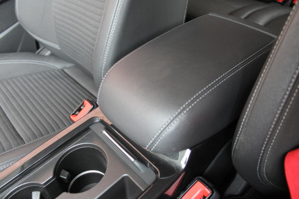 Ford Kuga 1.5 EcoBoost Titanium | Wegklapbare Trekhaak | Stoelverwarming | Cruise Control | Navigatie | Parkeersensoren |