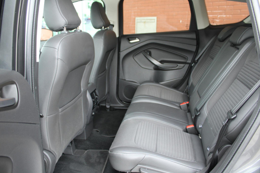 Ford Kuga 1.5 EcoBoost Titanium | Wegklapbare Trekhaak | Stoelverwarming | Cruise Control | Navigatie | Parkeersensoren |