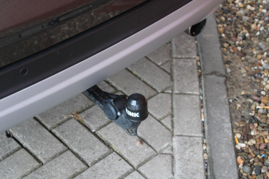 Ford Kuga 1.5 EcoBoost Titanium | Wegklapbare Trekhaak | Stoelverwarming | Cruise Control | Navigatie | Parkeersensoren |