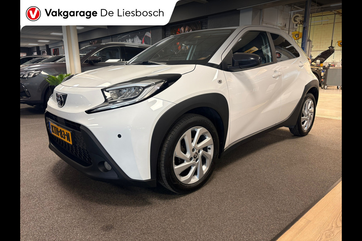 Toyota Aygo X 1.0 VVT-i MT first / apple /stoelverw /cruisec /camera/pdc/clima/boeken