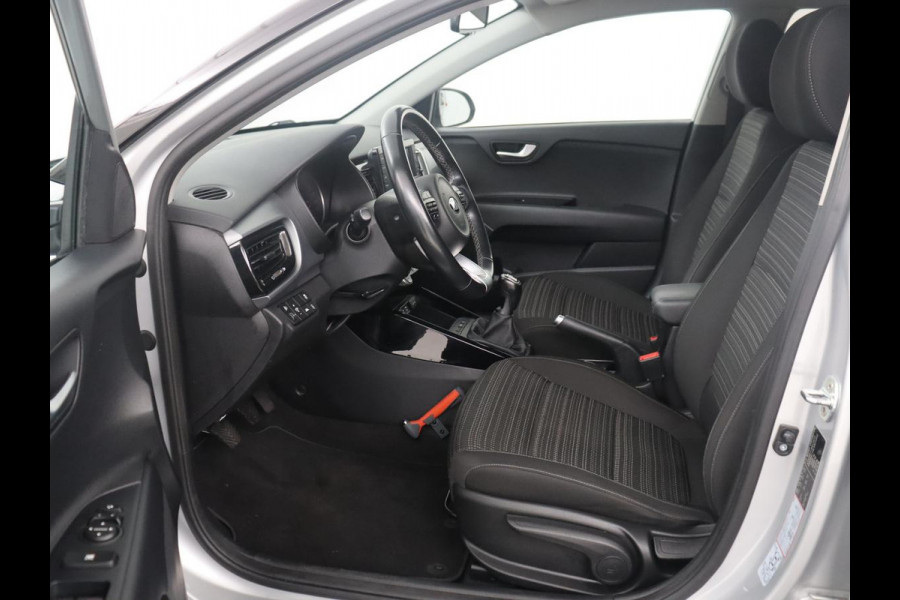 Kia Stonic 1.0 T-GDi DynamicPlusLine | Carplay | Climate control | Cruise control | Camera | Park assist | Full LED | Keyless |