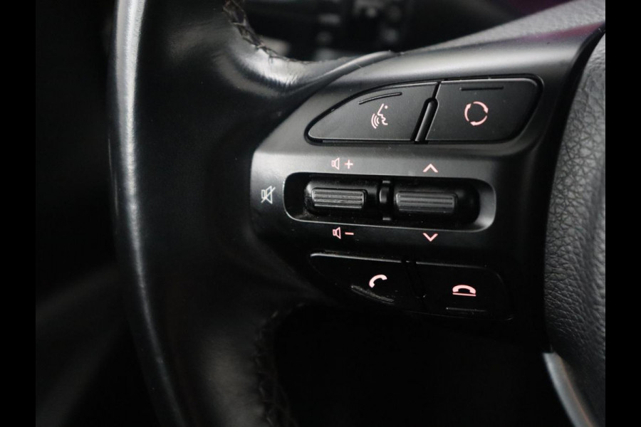 Kia Stonic 1.0 T-GDi DynamicPlusLine | Carplay | Climate control | Cruise control | Camera | Park assist | Full LED | Keyless |