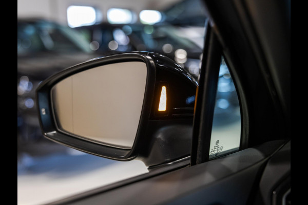 Volkswagen Tiguan 1.5 TSI R-Line Business+ / 150pk / NAP / Panorama dak / Stoelverwarming / Voorruit verwarming /