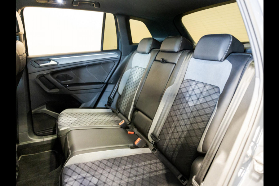 Volkswagen Tiguan 1.5 TSI R-Line Business+ / 150pk / NAP / Panorama dak / Stoelverwarming / Voorruit verwarming /