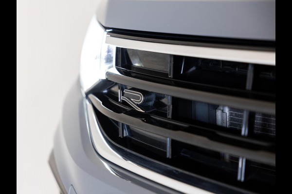 Volkswagen Tiguan 1.5 TSI R-Line Business+ / 150pk / NAP / Panorama dak / Stoelverwarming / Voorruit verwarming /