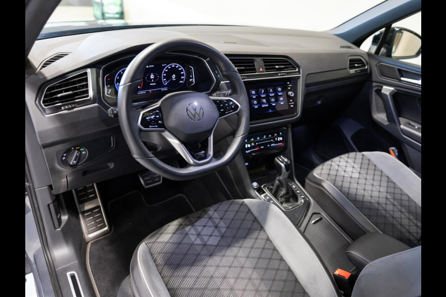 Volkswagen Tiguan 1.5 TSI R-Line Business+ / 150pk / NAP / Panorama dak / Stoelverwarming / Voorruit verwarming /