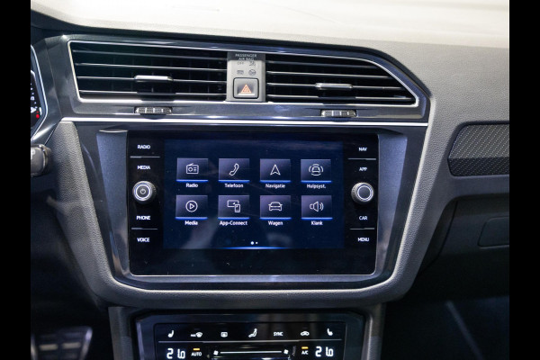 Volkswagen Tiguan 1.5 TSI R-Line Business+ / 150pk / NAP / Panorama dak / Stoelverwarming / Voorruit verwarming /
