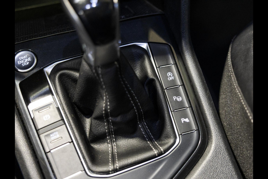 Volkswagen Tiguan 1.5 TSI R-Line Business+ / 150pk / NAP / Panorama dak / Stoelverwarming / Voorruit verwarming /