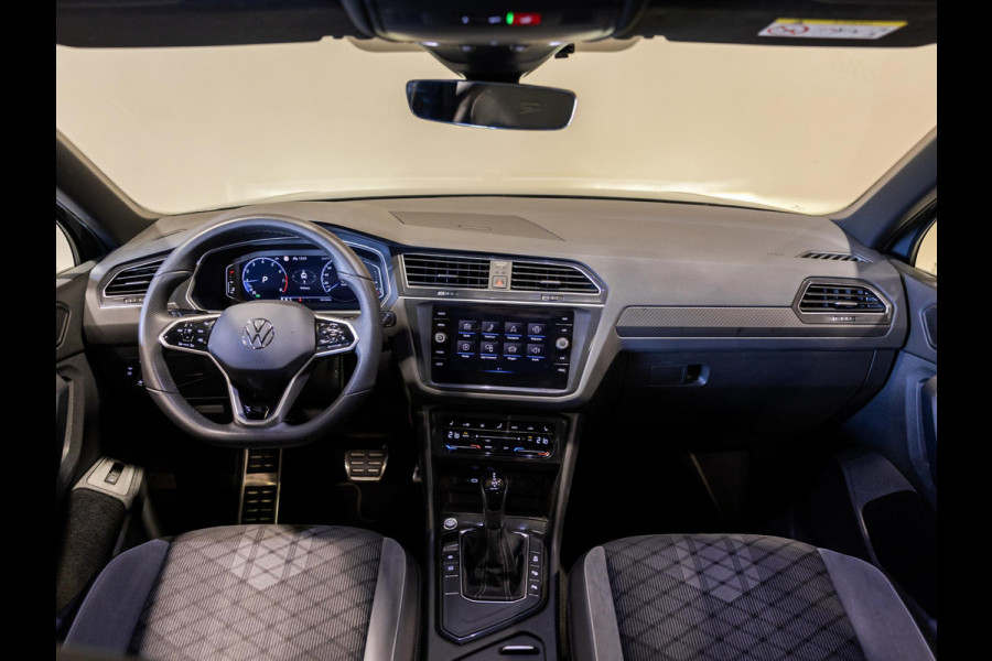 Volkswagen Tiguan 1.5 TSI R-Line Business+ / 150pk / NAP / Panorama dak / Stoelverwarming / Voorruit verwarming /