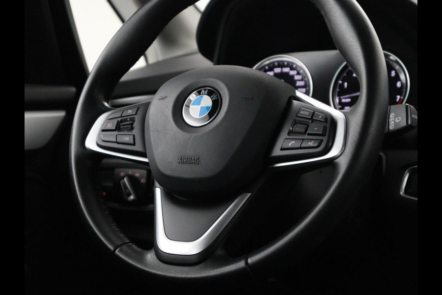 BMW 2 Serie Active Tourer 225xe iPerformance eDrive Edition | SOH 86,9% | Leder | Stoelverwarming | Cruise control | Carplay | Climate control | Park assist | Head-up